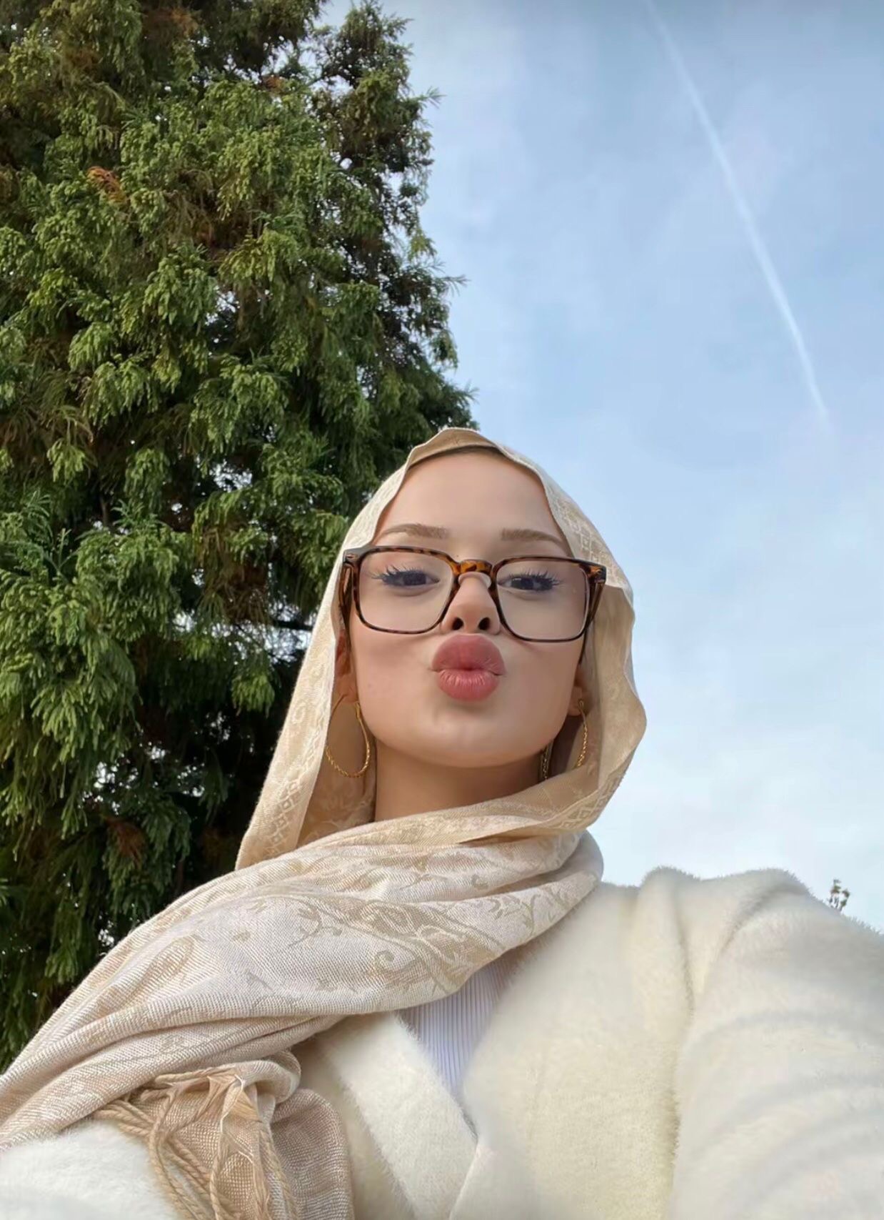 Yeni Aşkı Bulmuş Kadın Bayan Escort Burcu