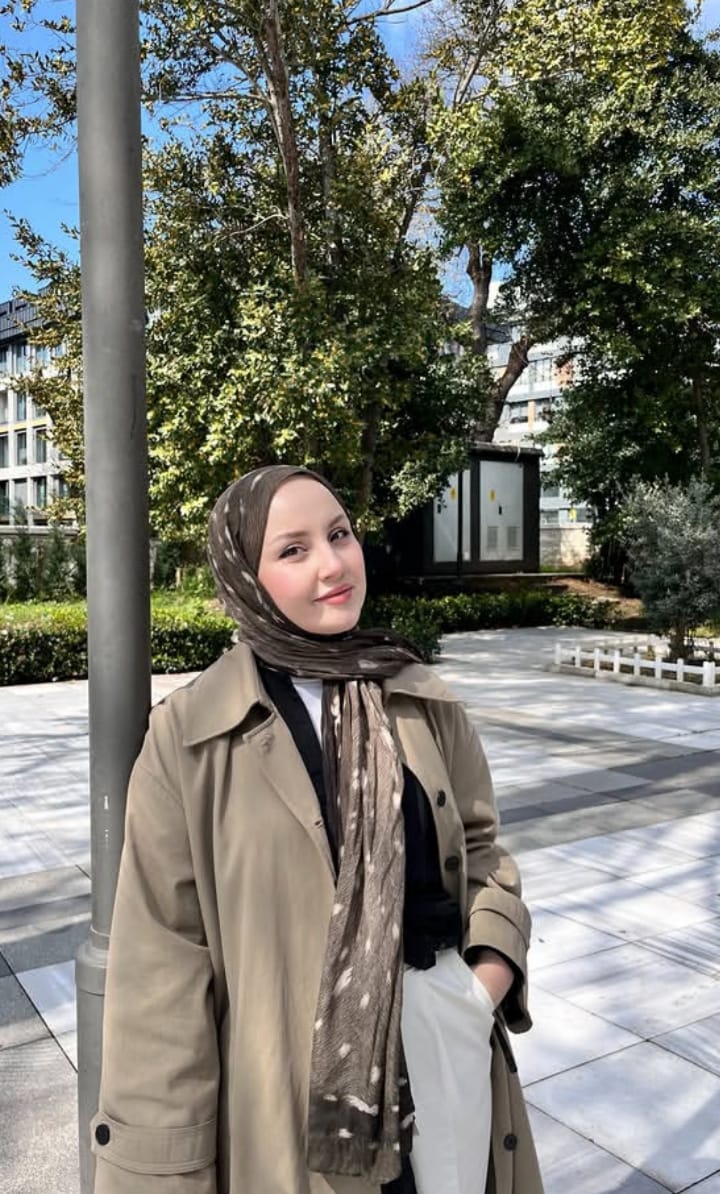 Mutlu Beni Hissettiren Kadın Escort Berrak